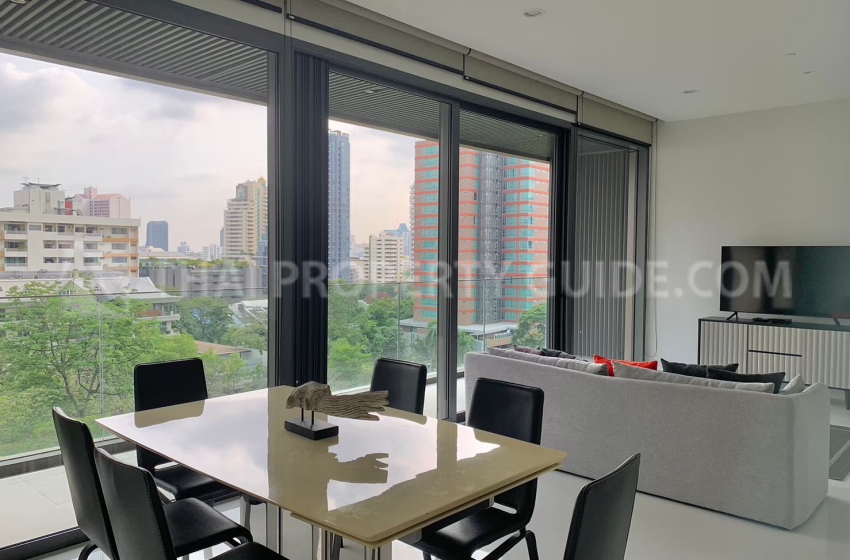 Condominium in Sukhumvit : Vittorio Condominium at Sukhumvit 39 